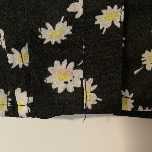 Black daisy blouse - Picture 2 of 2